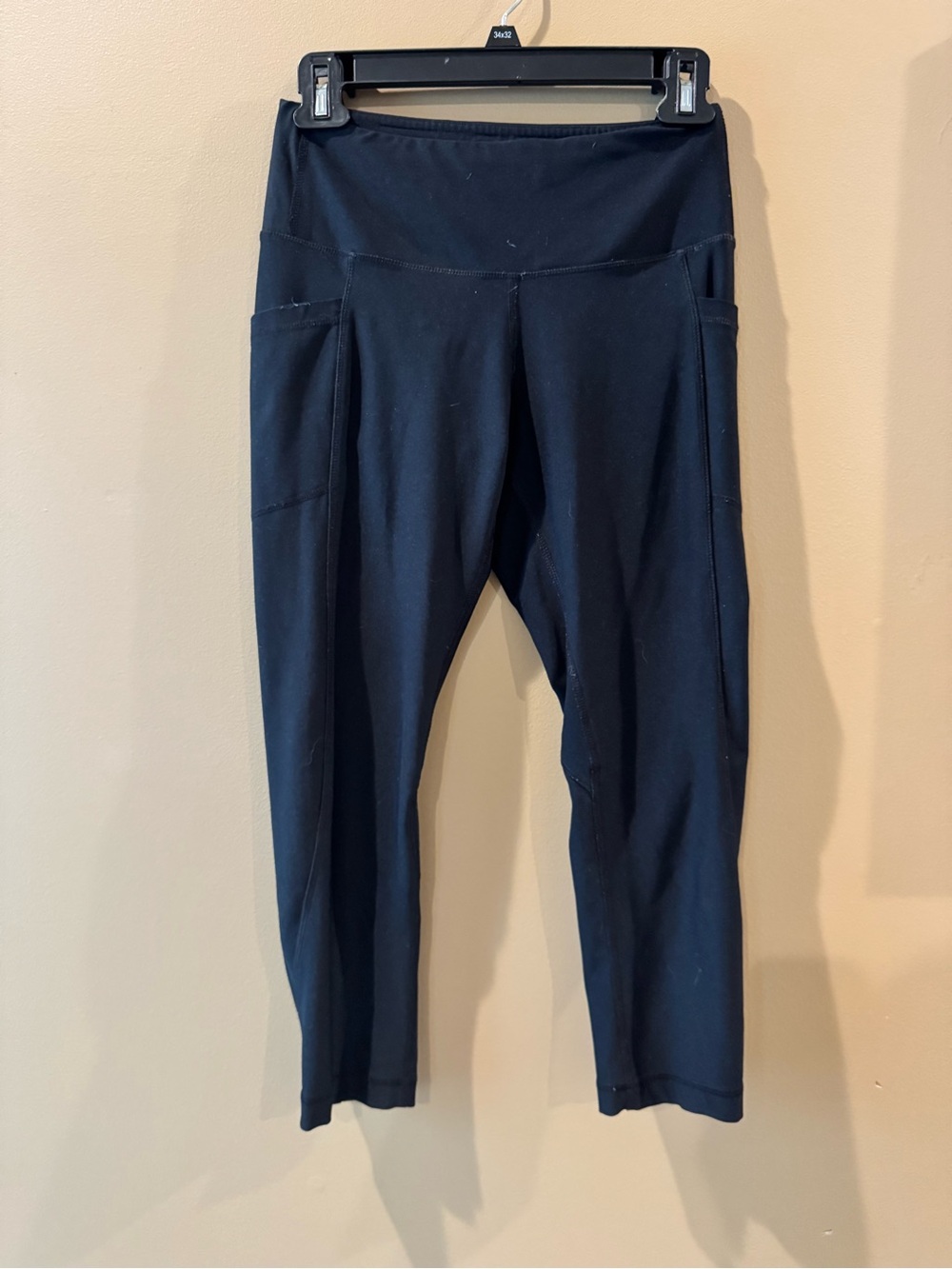 Black High-Waist Pocket Leggings- capri